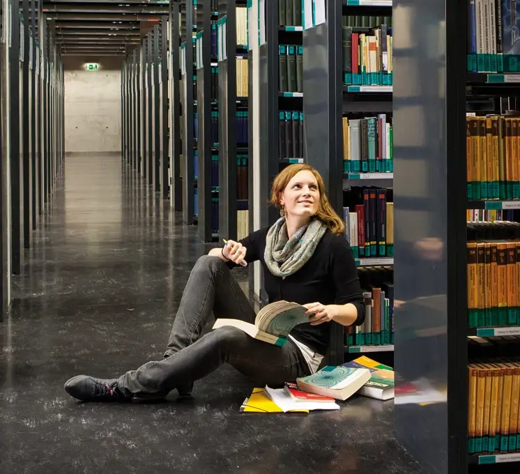Student in the library of Humboldt-Universität zu Berlin